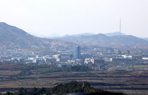 京畿道・坡州（パジュ）市の都羅展望台から見る開城工業団地の全景。（資料写真）
