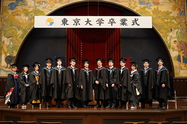 3월 24일에 진행된 도쿄대학 졸업식 모습. 도쿄대학 홈페이지에서 인용.