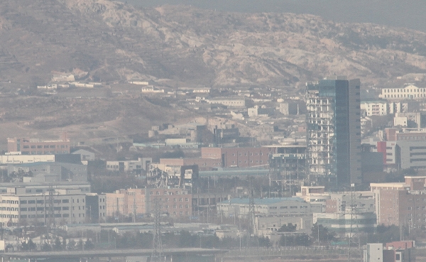 今年6月、北朝鮮により爆破された「南北共同連絡事務所」。9日、筆者撮影。