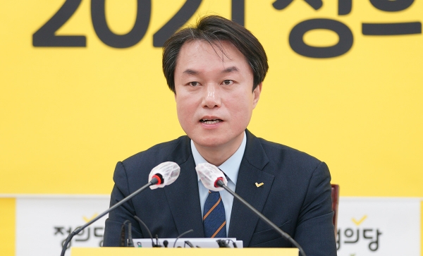 セクシャルハラスメントを行い解任となった、正義党の金鐘哲代表。写真は正義党提供。